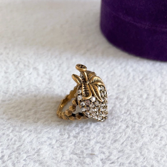 Authentic Gucci Strawberry Ring with white Crystal - Picture 4 of 13